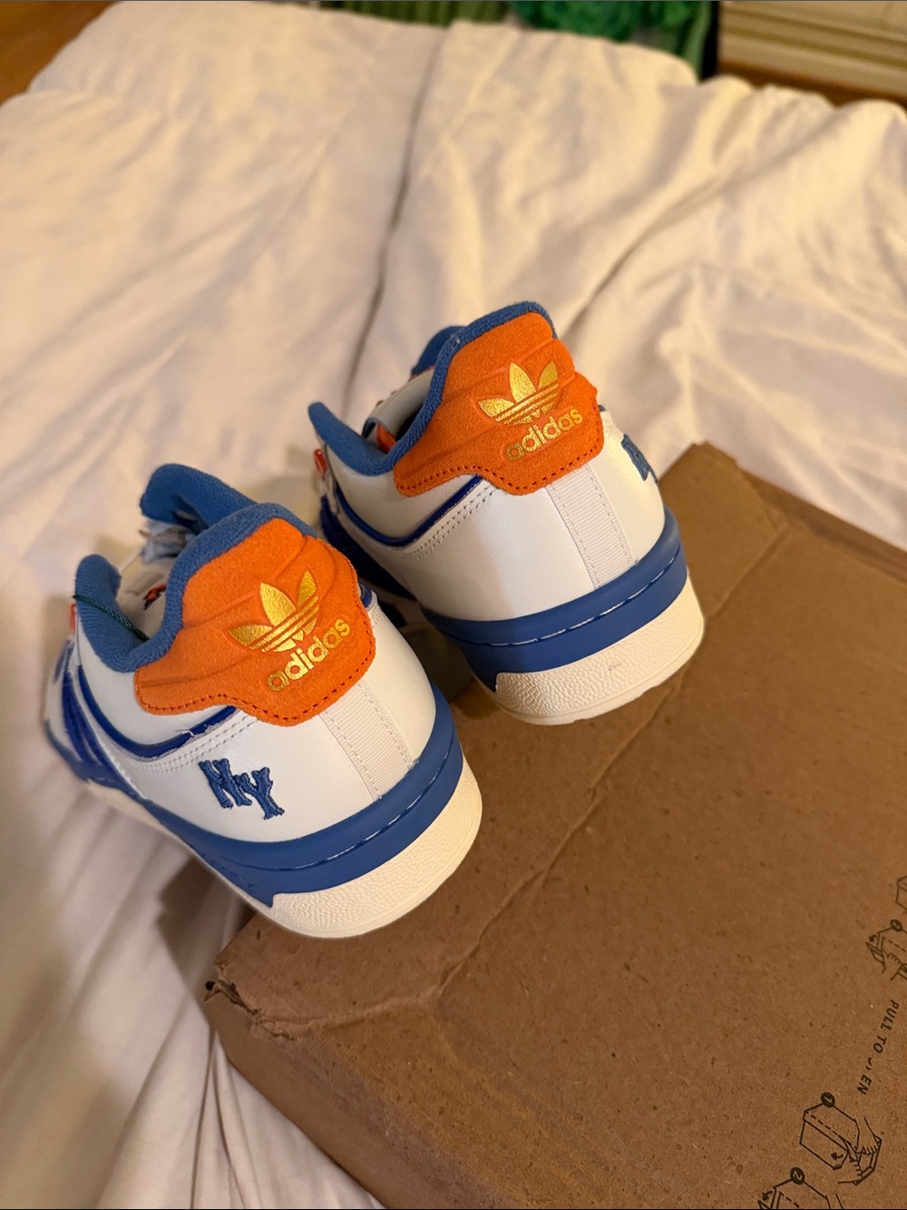 adidas Rivalry Low - FR 40/US 7 New York Knicks orange blue & white sneakers - Picture 7 of 17